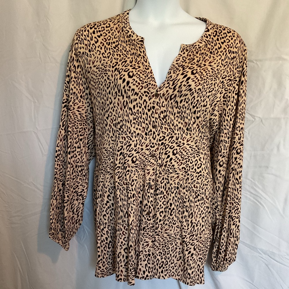 Wonderly Plus Size Tiered Tunic. Cheetah print. Size 4X.  Long sleeve